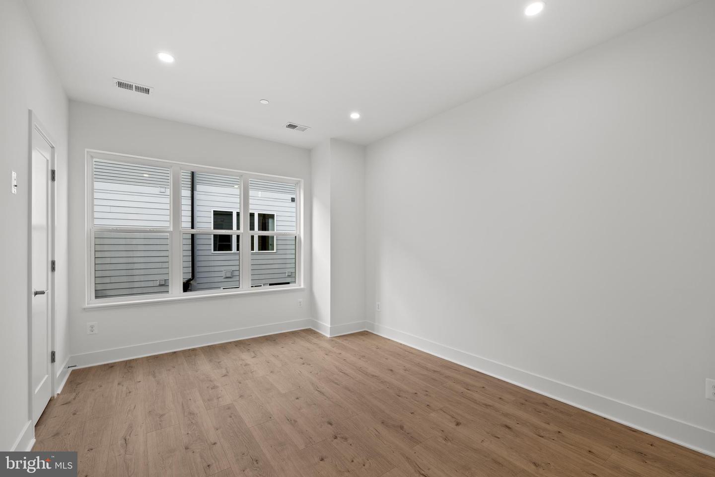 2009 TYSONS RIDGELINE RD, FALLS CHURCH, Virginia 22046, 3 Bedrooms Bedrooms, ,3 BathroomsBathrooms,Residential,For sale,2009 TYSONS RIDGELINE RD,VAFX2250114 MLS # VAFX2250114
