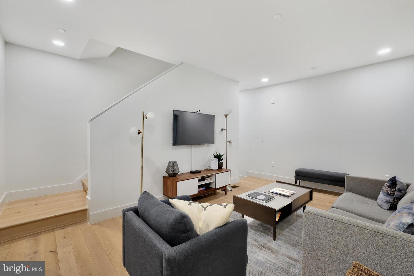 1309 SE E ST SE #27, WASHINGTON, District Of Columbia 20003, 3 Bedrooms Bedrooms, 5 Rooms Rooms,3 BathroomsBathrooms,Residential,For sale,1309 SE E ST SE #27,DCDC2208100 MLS # DCDC2208100
