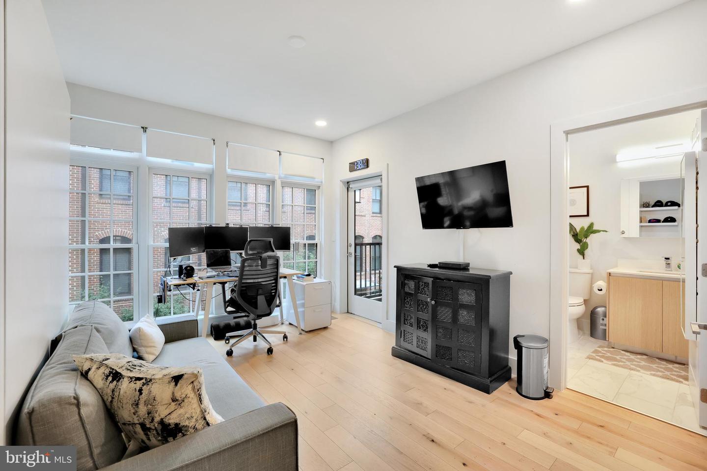 1309 SE E ST SE #27, WASHINGTON, District Of Columbia 20003, 3 Bedrooms Bedrooms, 5 Rooms Rooms,3 BathroomsBathrooms,Residential,For sale,1309 SE E ST SE #27,DCDC2208100 MLS # DCDC2208100