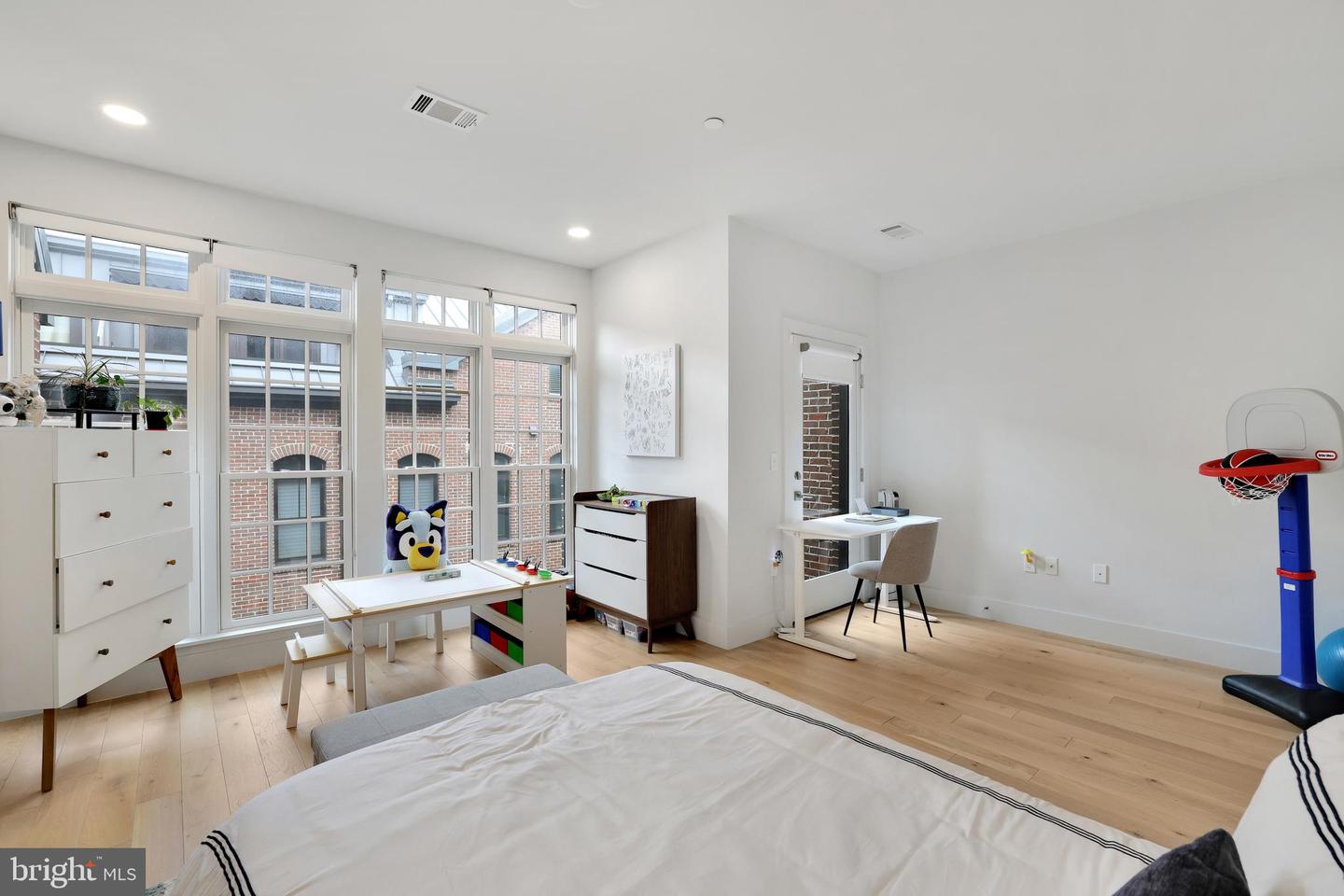 1309 SE E ST SE #27, WASHINGTON, District Of Columbia 20003, 3 Bedrooms Bedrooms, 5 Rooms Rooms,3 BathroomsBathrooms,Residential,For sale,1309 SE E ST SE #27,DCDC2208100 MLS # DCDC2208100