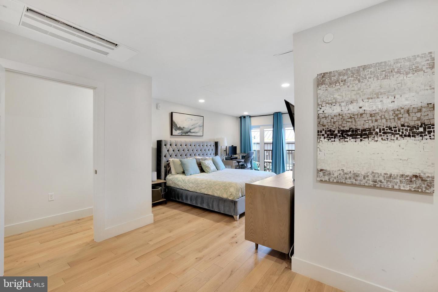 1309 SE E ST SE #27, WASHINGTON, District Of Columbia 20003, 3 Bedrooms Bedrooms, 5 Rooms Rooms,3 BathroomsBathrooms,Residential,For sale,1309 SE E ST SE #27,DCDC2208100 MLS # DCDC2208100