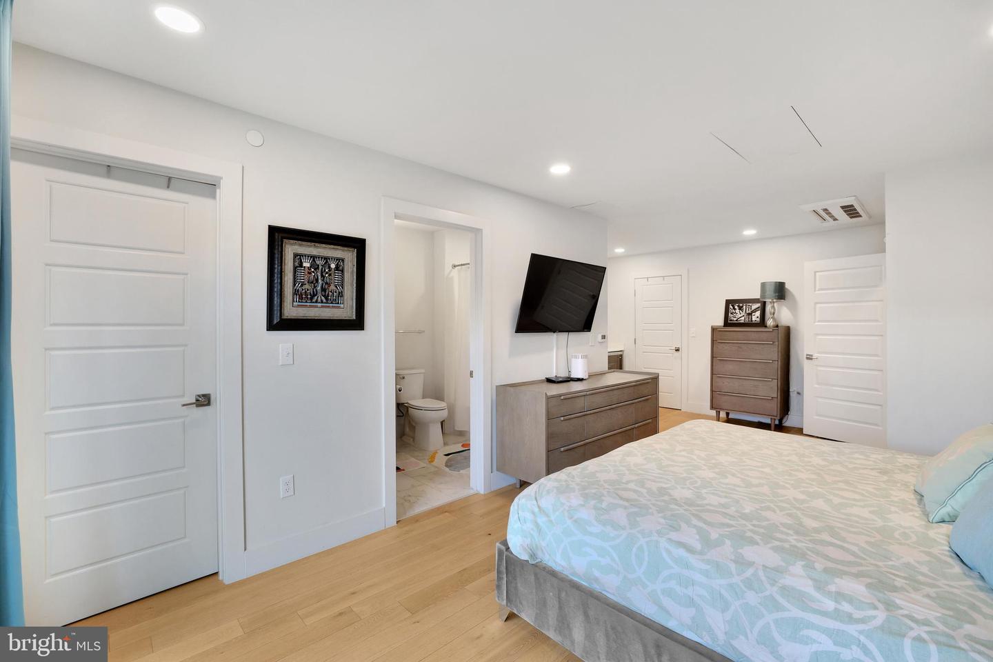 1309 SE E ST SE #27, WASHINGTON, District Of Columbia 20003, 3 Bedrooms Bedrooms, 5 Rooms Rooms,3 BathroomsBathrooms,Residential,For sale,1309 SE E ST SE #27,DCDC2208100 MLS # DCDC2208100