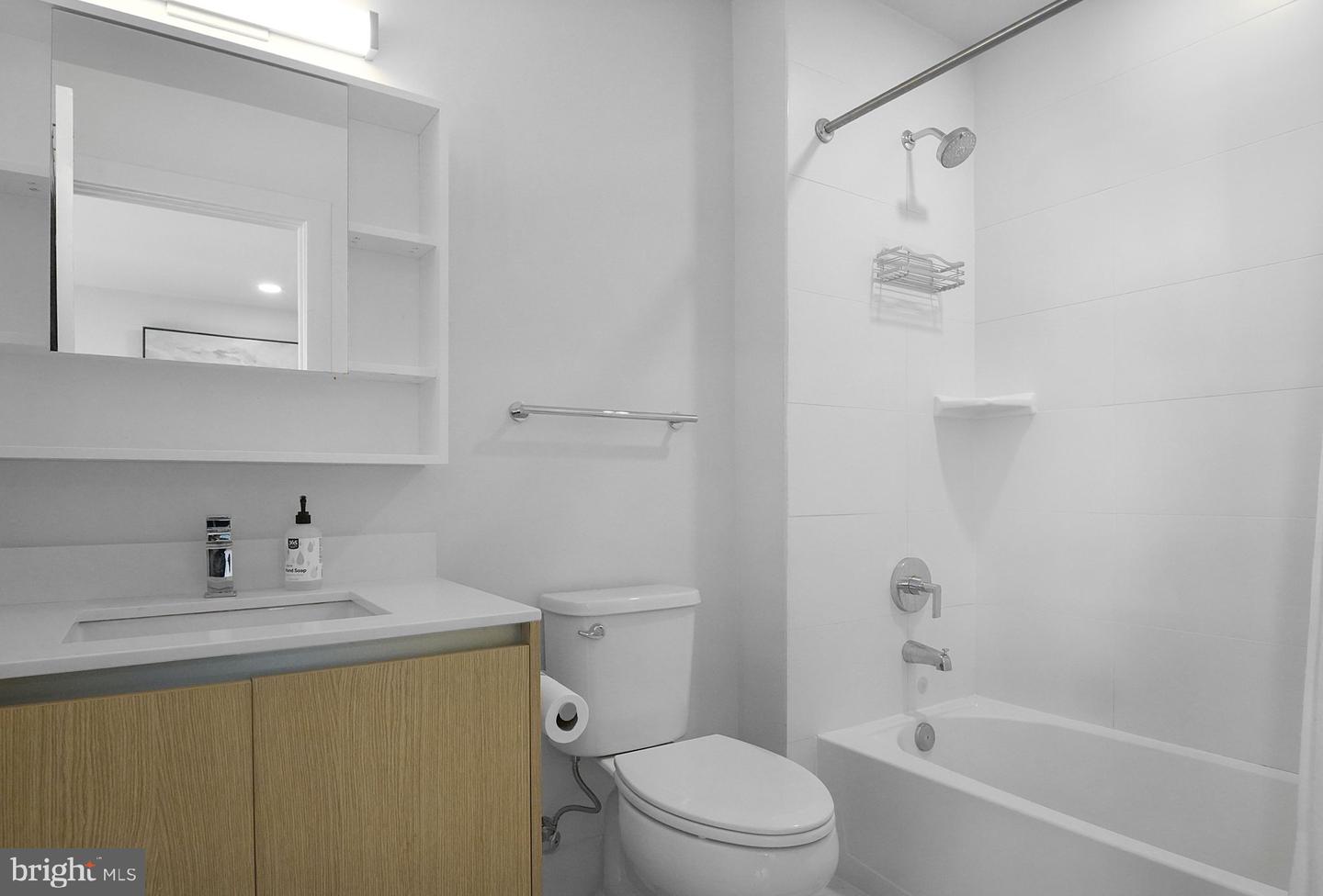 1309 SE E ST SE #27, WASHINGTON, District Of Columbia 20003, 3 Bedrooms Bedrooms, 5 Rooms Rooms,3 BathroomsBathrooms,Residential,For sale,1309 SE E ST SE #27,DCDC2208100 MLS # DCDC2208100