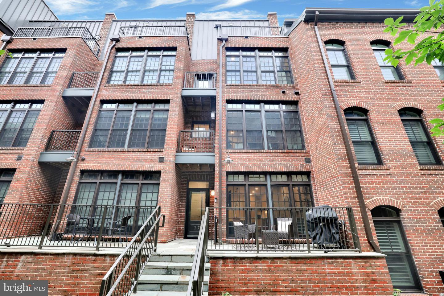1309 SE E ST SE #27, WASHINGTON, District Of Columbia 20003, 3 Bedrooms Bedrooms, 5 Rooms Rooms,3 BathroomsBathrooms,Residential,For sale,1309 SE E ST SE #27,DCDC2208100 MLS # DCDC2208100