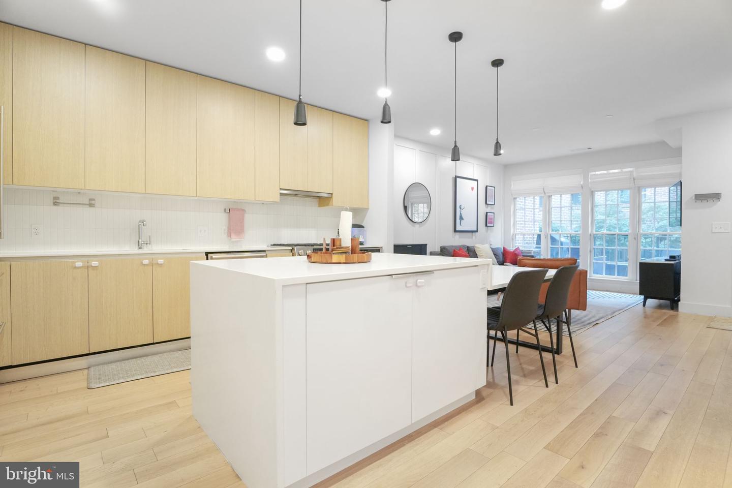 1309 SE E ST SE #27, WASHINGTON, District Of Columbia 20003, 3 Bedrooms Bedrooms, 5 Rooms Rooms,3 BathroomsBathrooms,Residential,For sale,1309 SE E ST SE #27,DCDC2208100 MLS # DCDC2208100