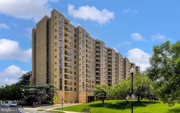 4500 S FOUR MILE RUN DR #426, ARLINGTON, Virginia 22204, 2 Bedrooms Bedrooms, ,2 BathroomsBathrooms,Residential,For sale,4500 S FOUR MILE RUN DR #426,VAAR2059958 MLS # VAAR2059958
