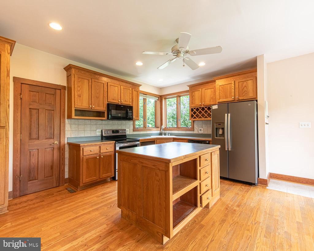 522 SAYLERS HILL DR, RICE, Virginia 23966, 3 Bedrooms Bedrooms, 7 Rooms Rooms,2 BathroomsBathrooms,Residential,For sale,522 SAYLERS HILL DR,VAPE2000090 MLS # VAPE2000090