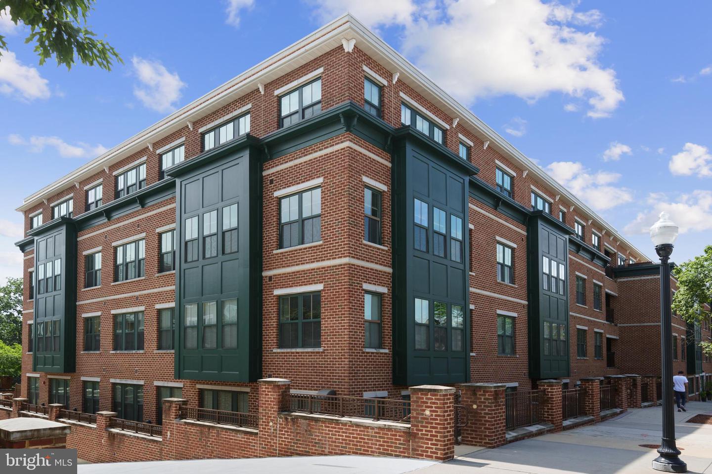 2101 N MONROE ST #213, ARLINGTON, Virginia 22207, 1 Bedroom Bedrooms, ,1 BathroomBathrooms,Residential,For sale,2101 N MONROE ST #213,VAAR2059976 MLS # VAAR2059976