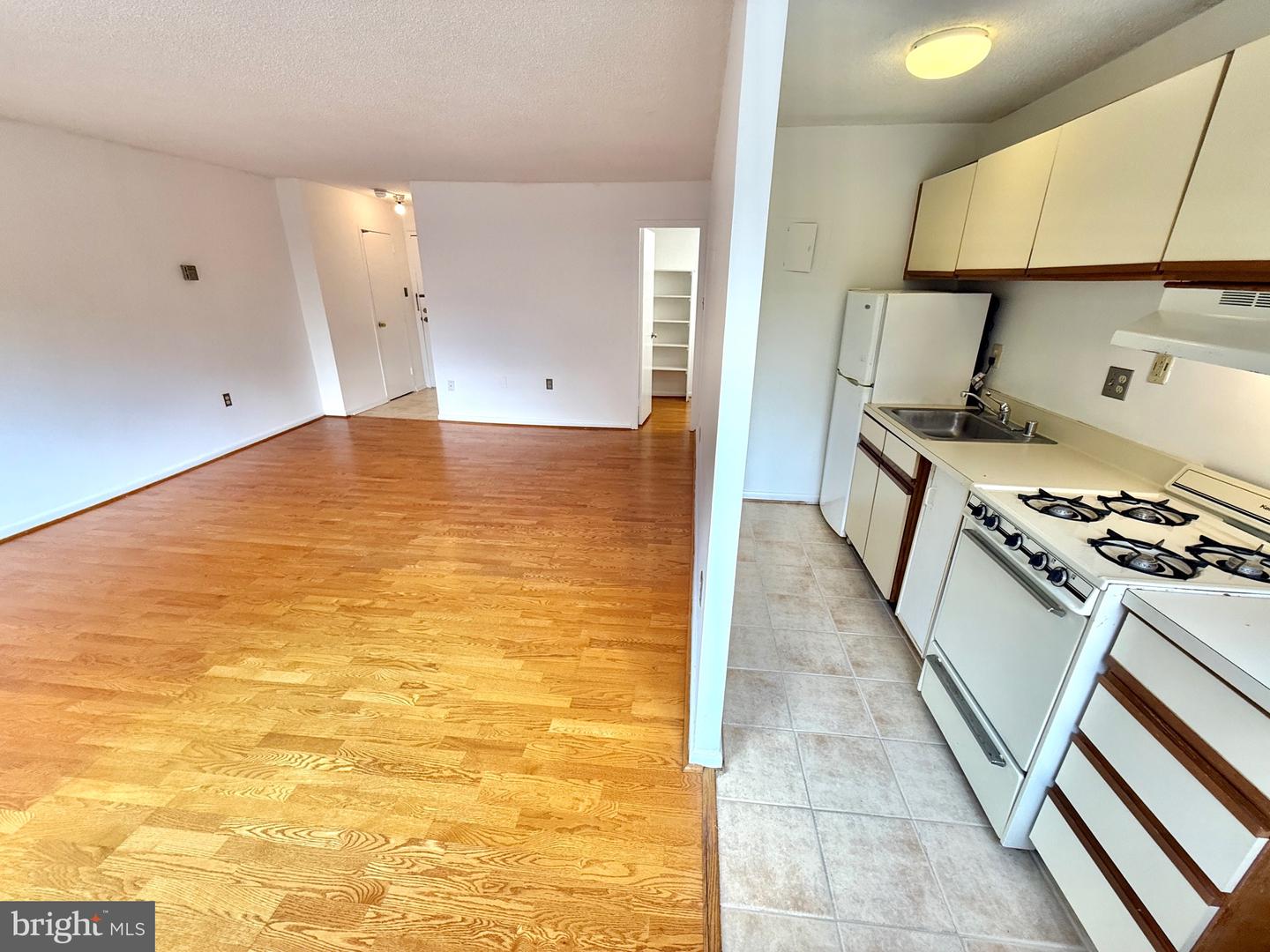 2500 N VAN DORN ST #318, ALEXANDRIA, Virginia 22302, ,1 BathroomBathrooms,Residential,For sale,2500 N VAN DORN ST #318,VAAX2047100 MLS # VAAX2047100