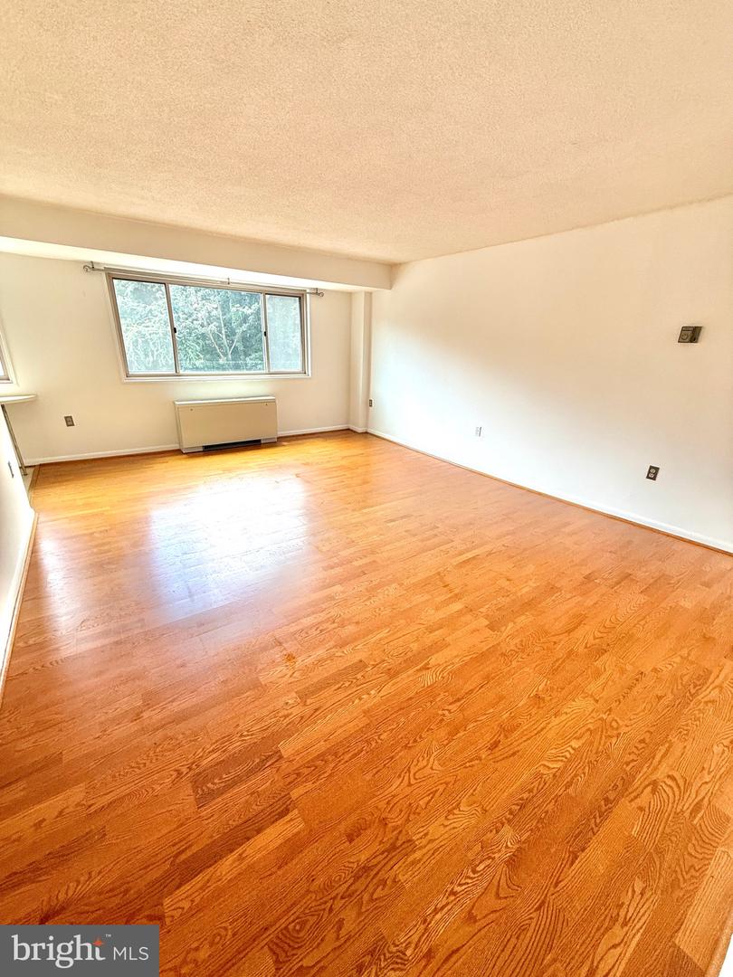 2500 N VAN DORN ST #318, ALEXANDRIA, Virginia 22302, ,1 BathroomBathrooms,Residential,For sale,2500 N VAN DORN ST #318,VAAX2047100 MLS # VAAX2047100
