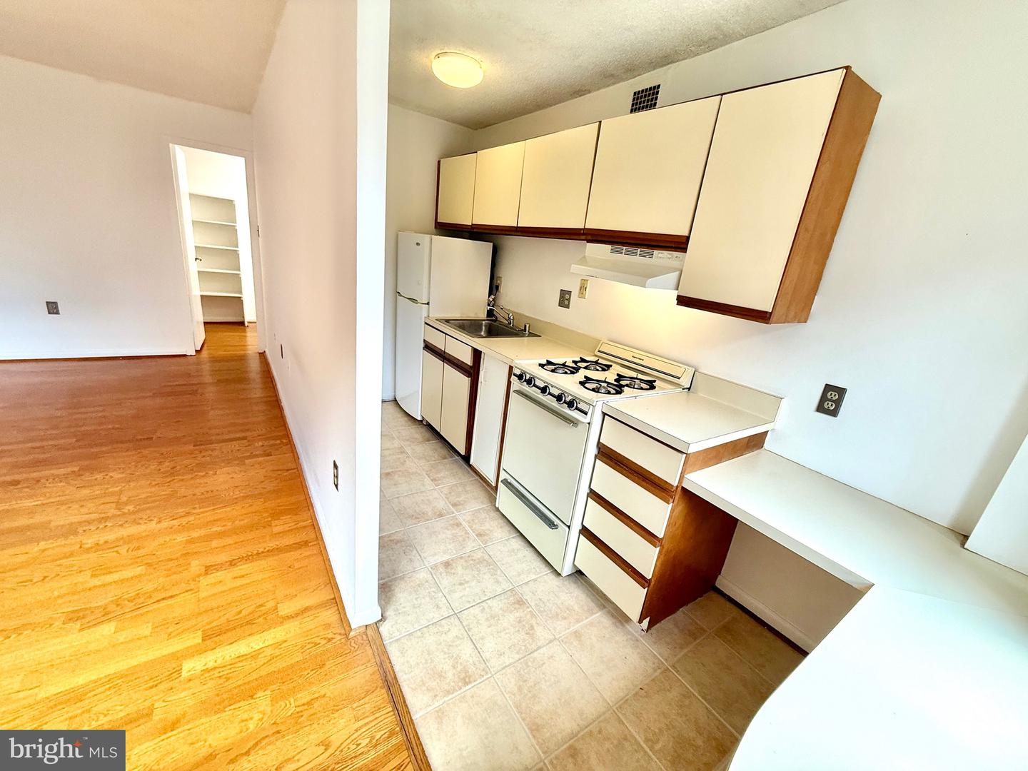 2500 N VAN DORN ST #318, ALEXANDRIA, Virginia 22302, ,1 BathroomBathrooms,Residential,For sale,2500 N VAN DORN ST #318,VAAX2047100 MLS # VAAX2047100