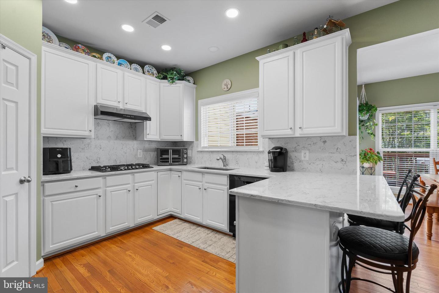 205 HAWKS VIEW SQ SE, LEESBURG, Virginia 20175, 4 Bedrooms Bedrooms, ,3 BathroomsBathrooms,Residential,For sale,205 HAWKS VIEW SQ SE,VALO2101008 MLS # VALO2101008