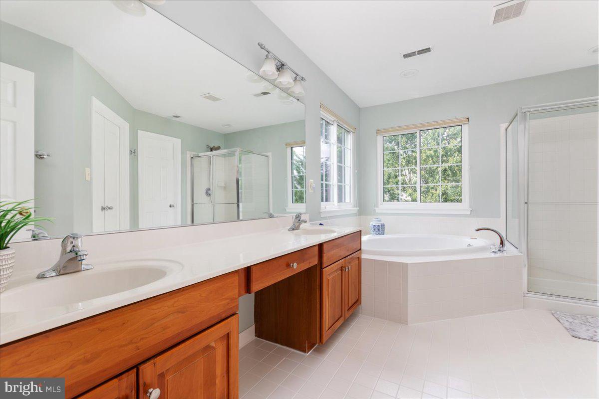 43325 NICKLAUS LN, CHANTILLY, Virginia 20152, 4 Bedrooms Bedrooms, ,3 BathroomsBathrooms,Residential,For sale,43325 NICKLAUS LN,VALO2101012 MLS # VALO2101012