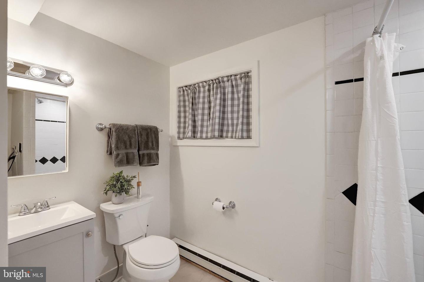708 I ST SE, WASHINGTON, District Of Columbia 20003, 3 Bedrooms Bedrooms, ,2 BathroomsBathrooms,Residential,For sale,708 I ST SE,DCDC2208826 MLS # DCDC2208826