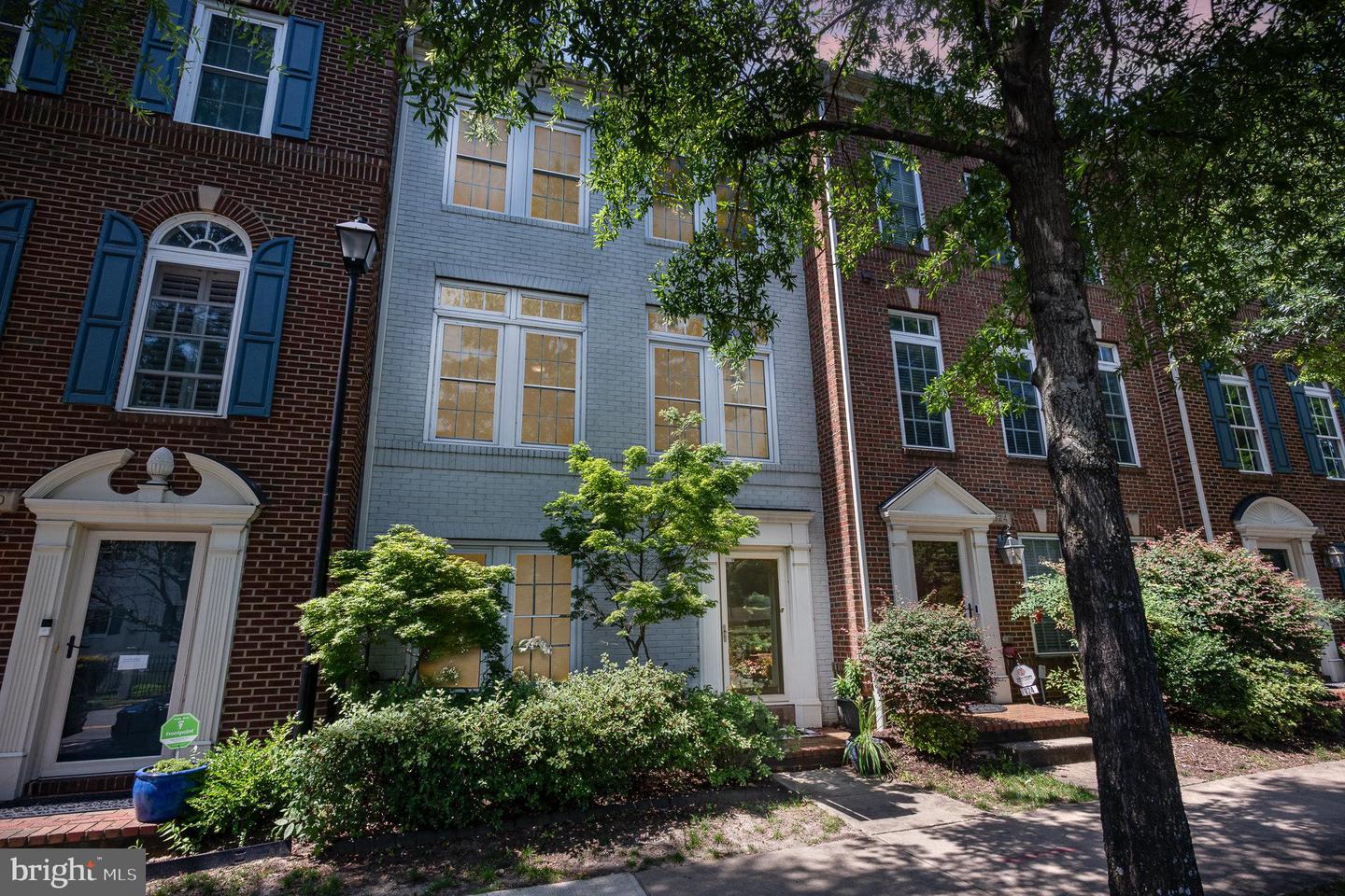 822 W GLEBE RD, ALEXANDRIA, Virginia 22305, 4 Bedrooms Bedrooms, ,1 BathroomBathrooms,Residential,For sale,822 W GLEBE RD,VAAX2047150 MLS # VAAX2047150