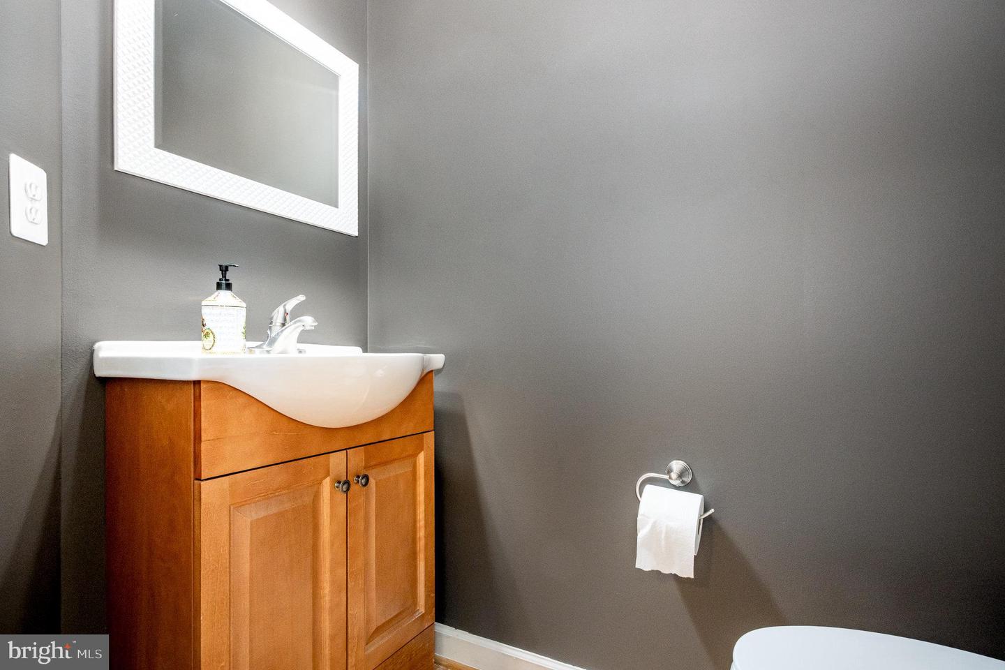 822 W GLEBE RD, ALEXANDRIA, Virginia 22305, 4 Bedrooms Bedrooms, ,1 BathroomBathrooms,Residential,For sale,822 W GLEBE RD,VAAX2047150 MLS # VAAX2047150