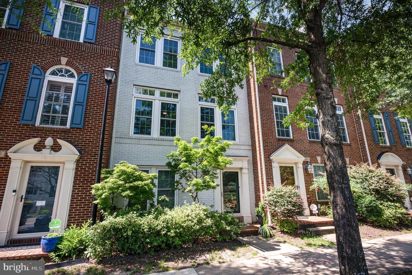 822 W GLEBE RD, ALEXANDRIA, Virginia 22305, 4 Bedrooms Bedrooms, ,1 BathroomBathrooms,Residential,For sale,822 W GLEBE RD,VAAX2047150 MLS # VAAX2047150