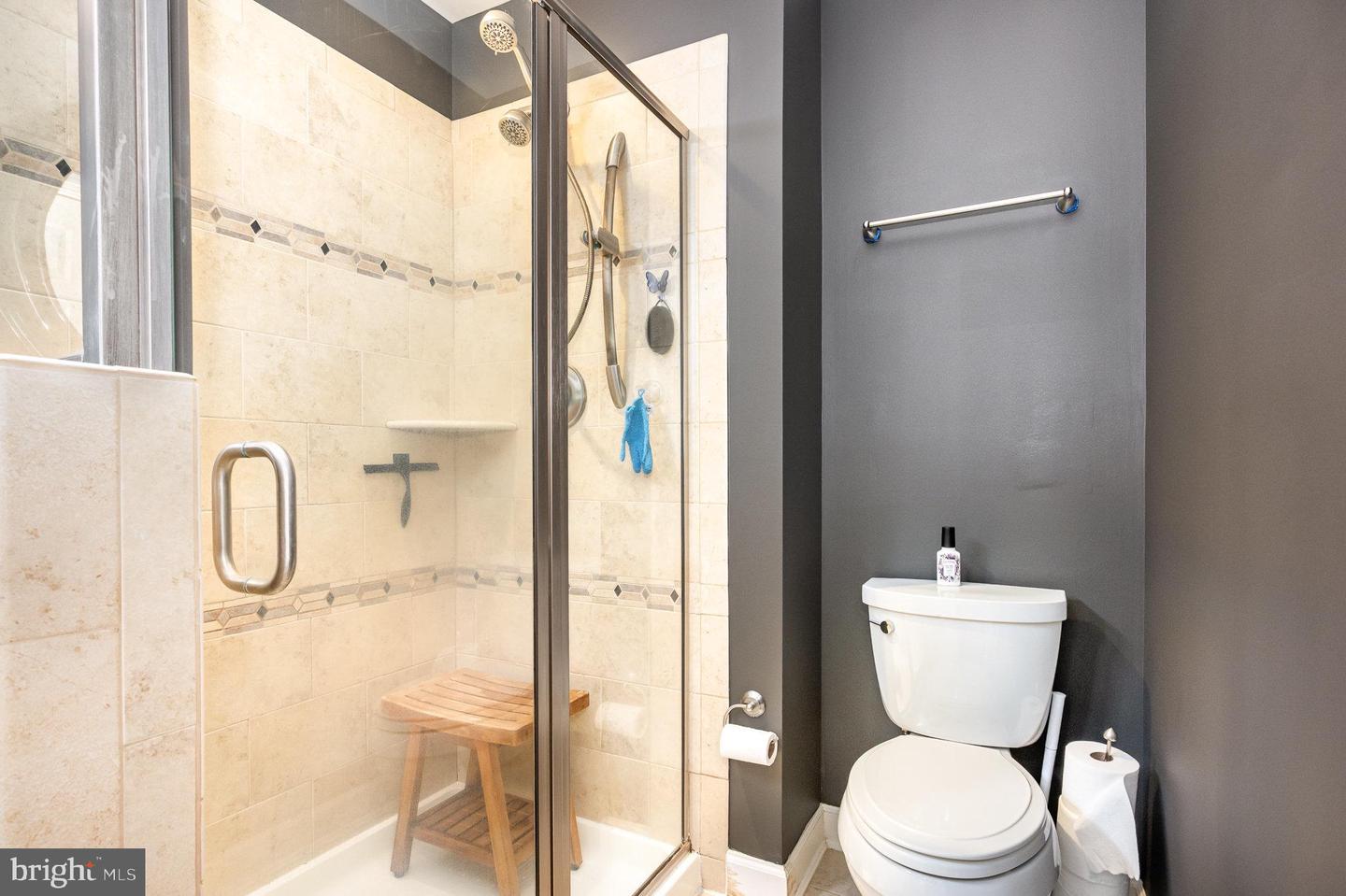 822 W GLEBE RD, ALEXANDRIA, Virginia 22305, 4 Bedrooms Bedrooms, ,1 BathroomBathrooms,Residential,For sale,822 W GLEBE RD,VAAX2047150 MLS # VAAX2047150