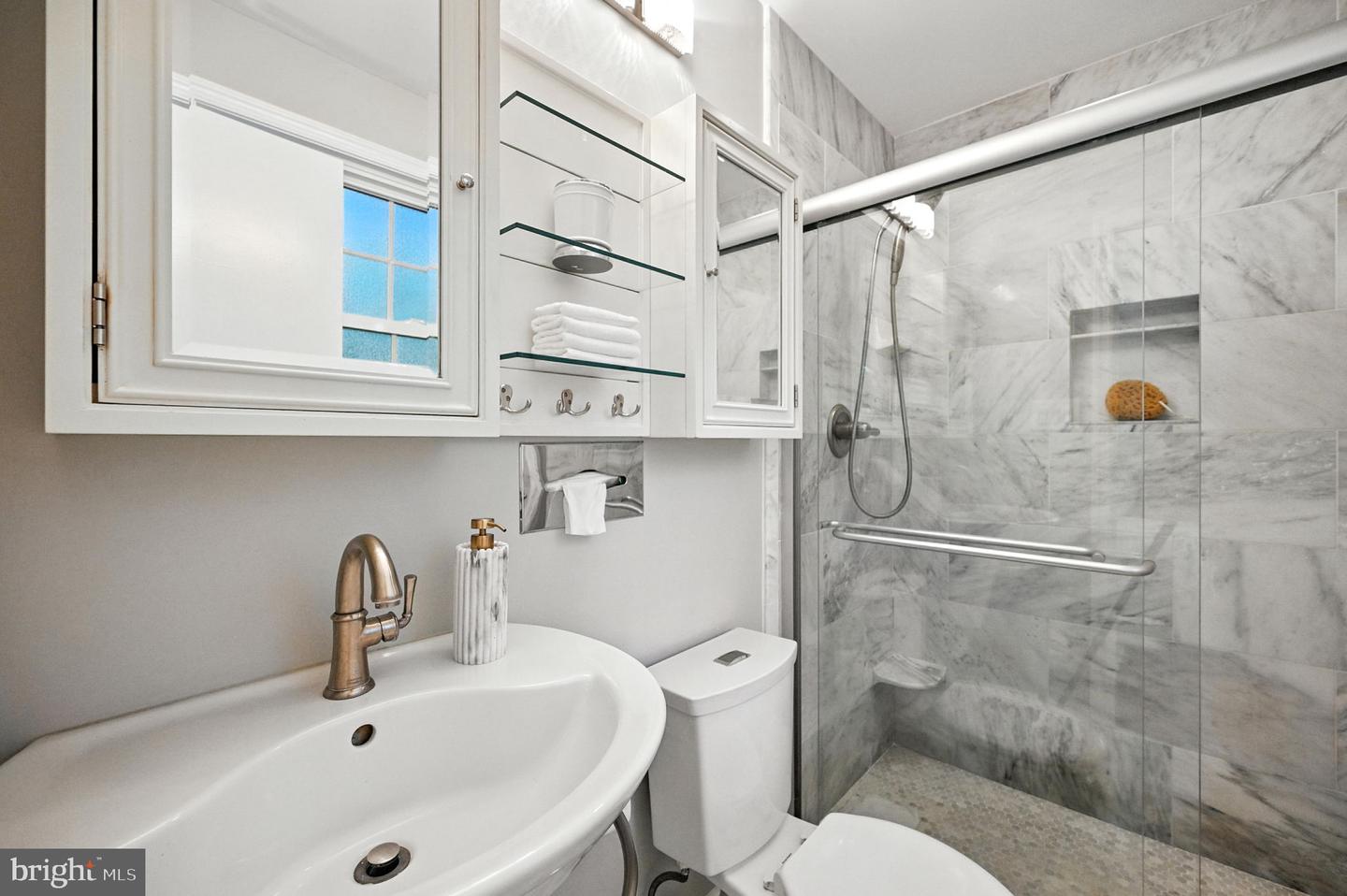 4835 9TH ST S, ARLINGTON, Virginia 22204, 4 Bedrooms Bedrooms, ,3 BathroomsBathrooms,Residential,For sale,4835 9TH ST S,VAAR2060172 MLS # VAAR2060172