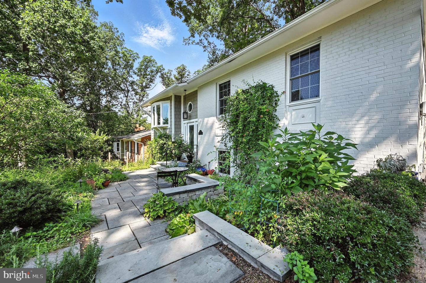 4835 9TH ST S, ARLINGTON, Virginia 22204, 4 Bedrooms Bedrooms, ,3 BathroomsBathrooms,Residential,For sale,4835 9TH ST S,VAAR2060172 MLS # VAAR2060172