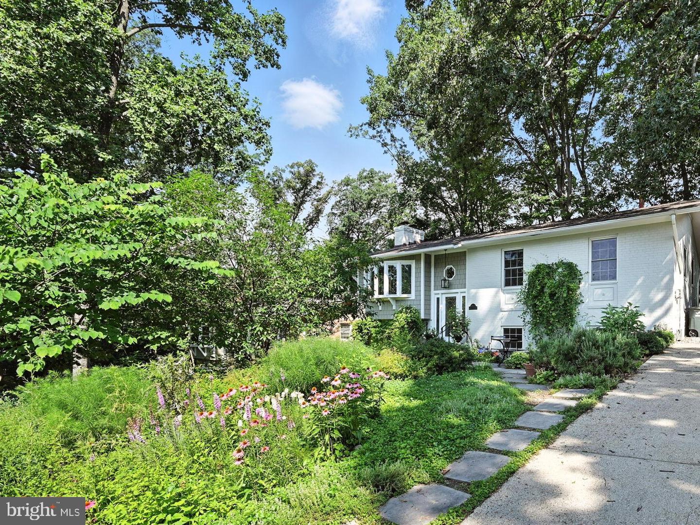 4835 9TH ST S, ARLINGTON, Virginia 22204, 4 Bedrooms Bedrooms, ,3 BathroomsBathrooms,Residential,For sale,4835 9TH ST S,VAAR2060172 MLS # VAAR2060172