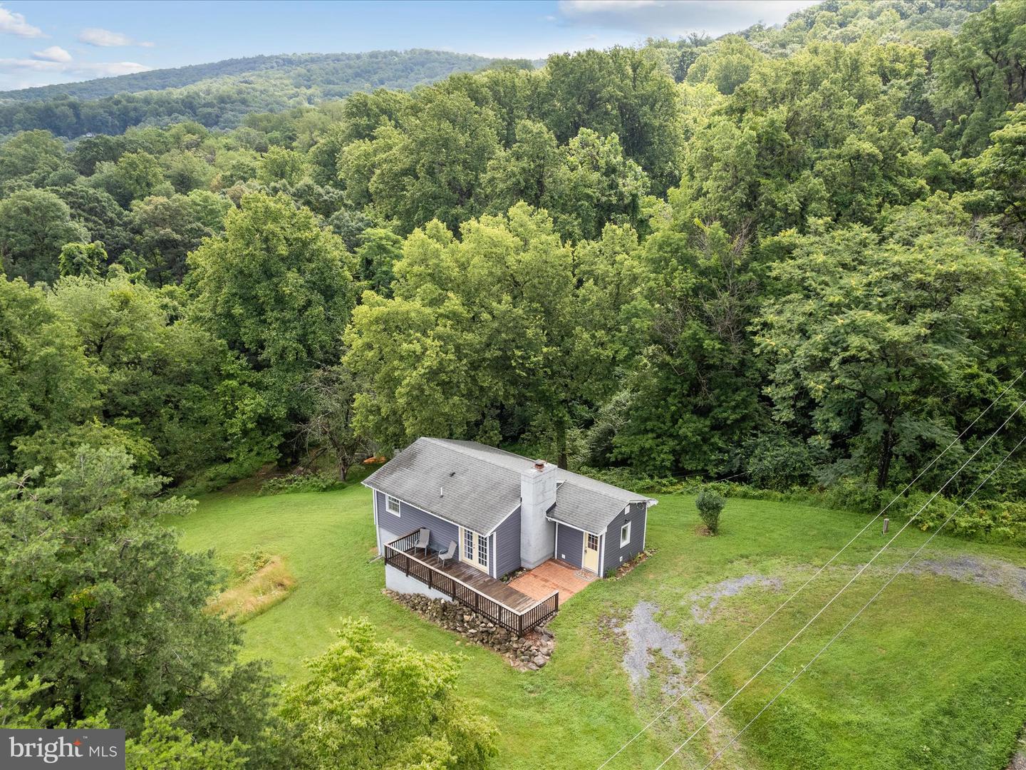 19 SLEEPY HOLLOW RD, LINDEN, Virginia 22642, 2 Bedrooms Bedrooms, ,1 BathroomBathrooms,Residential,For sale,19 SLEEPY HOLLOW RD,VAWR2011618 MLS # VAWR2011618
