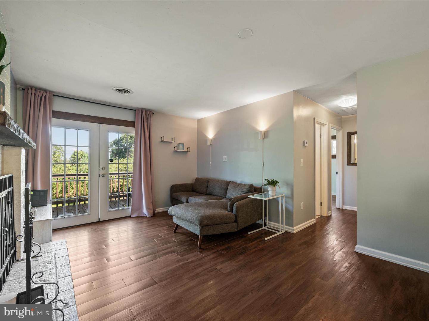 19 SLEEPY HOLLOW RD, LINDEN, Virginia 22642, 2 Bedrooms Bedrooms, ,1 BathroomBathrooms,Residential,For sale,19 SLEEPY HOLLOW RD,VAWR2011618 MLS # VAWR2011618