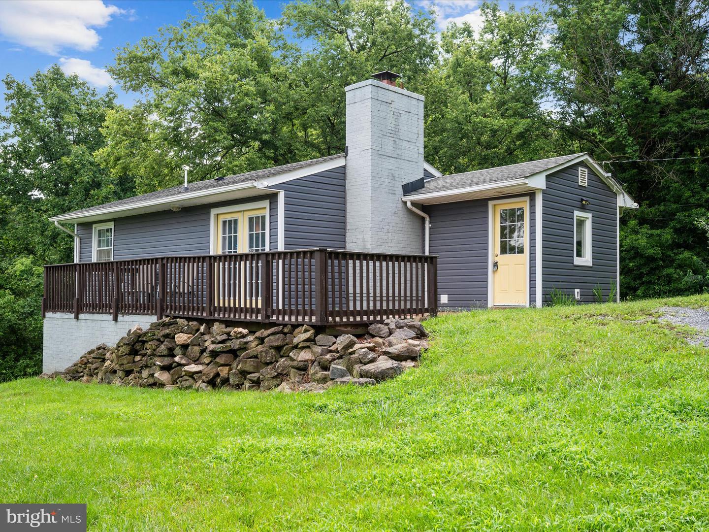 19 SLEEPY HOLLOW RD, LINDEN, Virginia 22642, 2 Bedrooms Bedrooms, ,1 BathroomBathrooms,Residential,For sale,19 SLEEPY HOLLOW RD,VAWR2011618 MLS # VAWR2011618