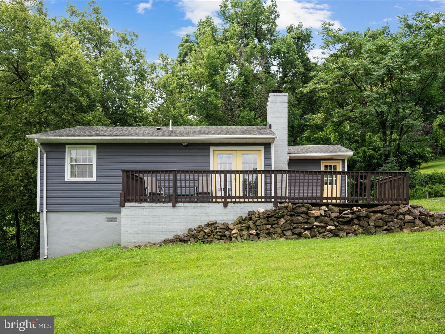 19 SLEEPY HOLLOW RD, LINDEN, Virginia 22642, 2 Bedrooms Bedrooms, ,1 BathroomBathrooms,Residential,For sale,19 SLEEPY HOLLOW RD,VAWR2011618 MLS # VAWR2011618