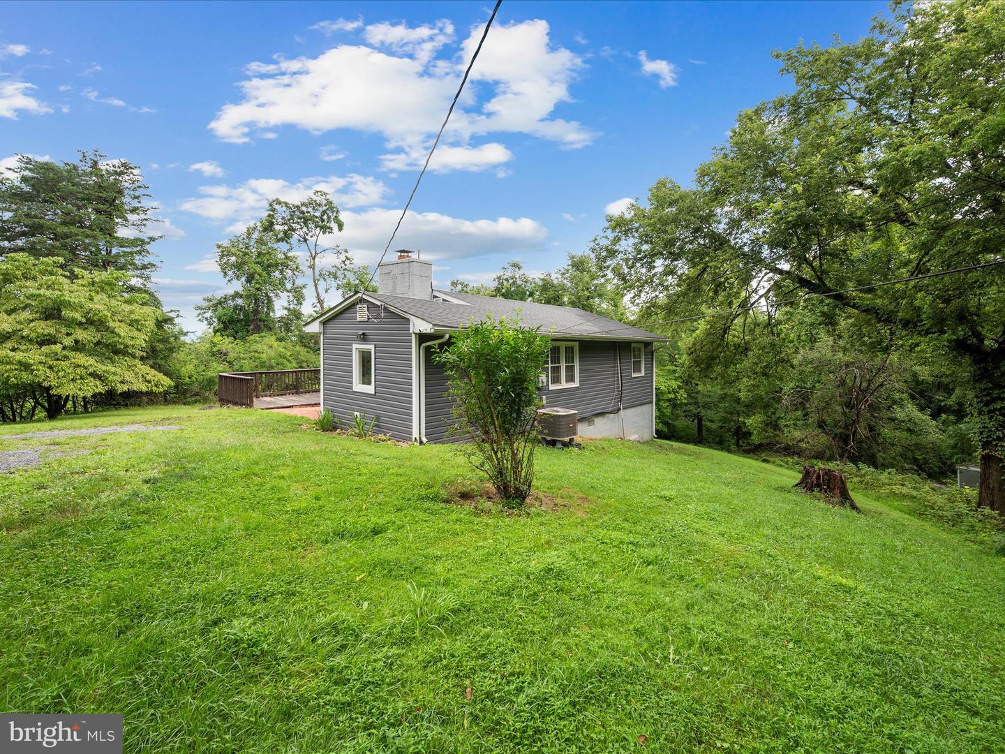 19 SLEEPY HOLLOW RD, LINDEN, Virginia 22642, 2 Bedrooms Bedrooms, ,1 BathroomBathrooms,Residential,For sale,19 SLEEPY HOLLOW RD,VAWR2011618 MLS # VAWR2011618