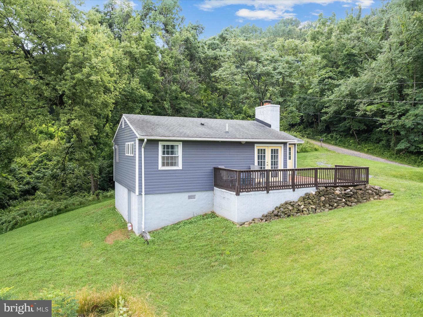 19 SLEEPY HOLLOW RD, LINDEN, Virginia 22642, 2 Bedrooms Bedrooms, ,1 BathroomBathrooms,Residential,For sale,19 SLEEPY HOLLOW RD,VAWR2011618 MLS # VAWR2011618