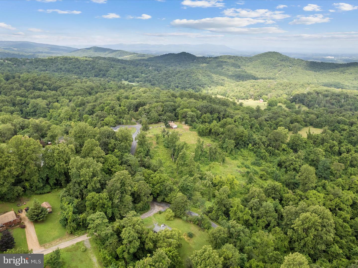 19 SLEEPY HOLLOW RD, LINDEN, Virginia 22642, 2 Bedrooms Bedrooms, ,1 BathroomBathrooms,Residential,For sale,19 SLEEPY HOLLOW RD,VAWR2011618 MLS # VAWR2011618