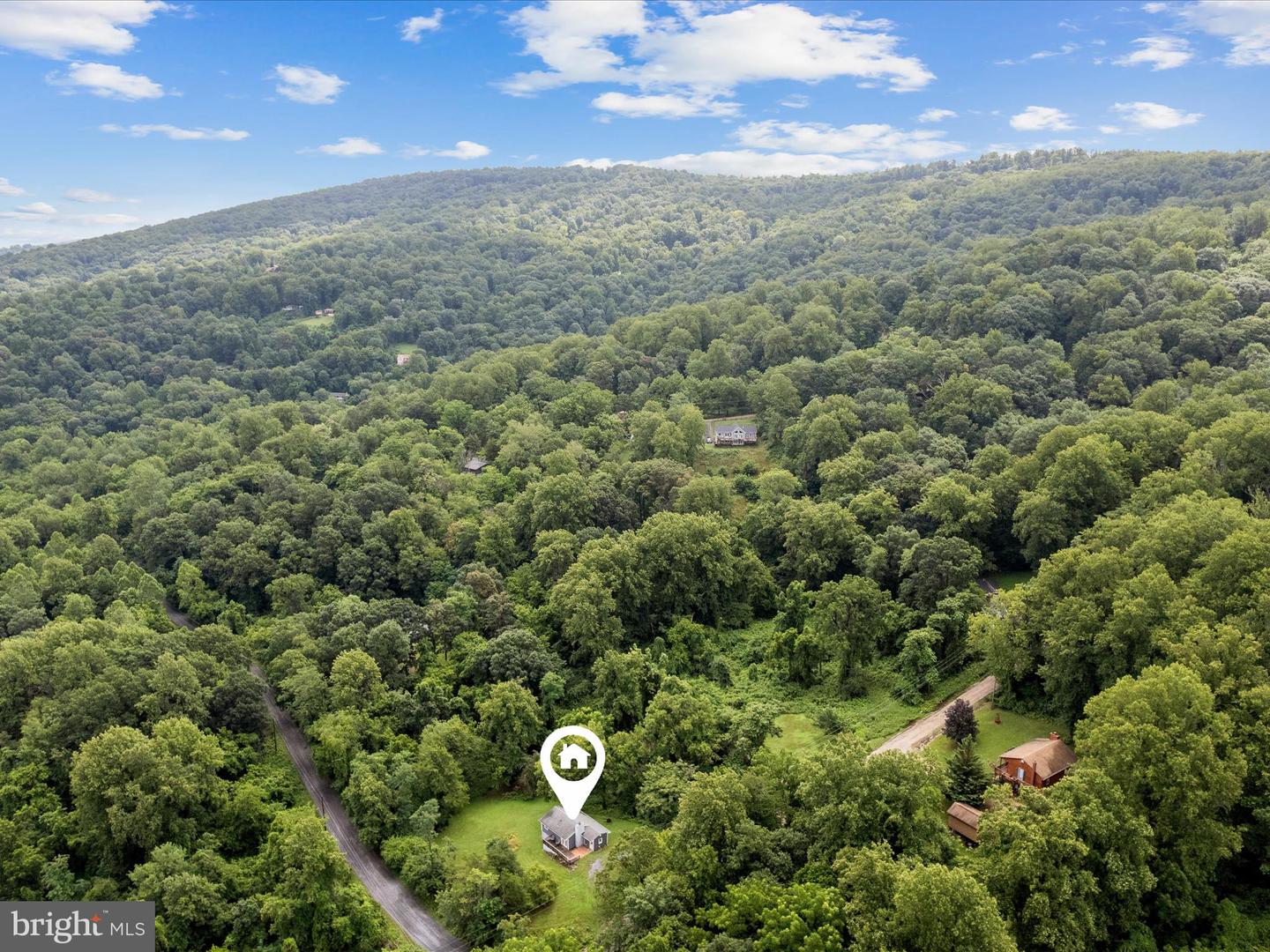 19 SLEEPY HOLLOW RD, LINDEN, Virginia 22642, 2 Bedrooms Bedrooms, ,1 BathroomBathrooms,Residential,For sale,19 SLEEPY HOLLOW RD,VAWR2011618 MLS # VAWR2011618