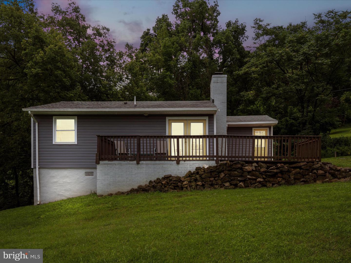 19 SLEEPY HOLLOW RD, LINDEN, Virginia 22642, 2 Bedrooms Bedrooms, ,1 BathroomBathrooms,Residential,For sale,19 SLEEPY HOLLOW RD,VAWR2011618 MLS # VAWR2011618