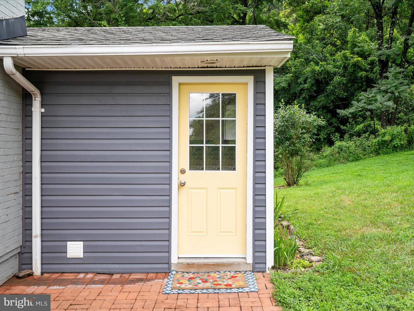 19 SLEEPY HOLLOW RD, LINDEN, Virginia 22642, 2 Bedrooms Bedrooms, ,1 BathroomBathrooms,Residential,For sale,19 SLEEPY HOLLOW RD,VAWR2011618 MLS # VAWR2011618