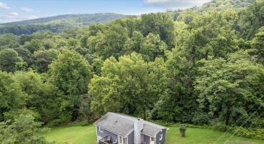 19 SLEEPY HOLLOW RD, LINDEN, Virginia 22642, 2 Bedrooms Bedrooms, ,1 BathroomBathrooms,Residential,For sale,19 SLEEPY HOLLOW RD,VAWR2011618 MLS # VAWR2011618