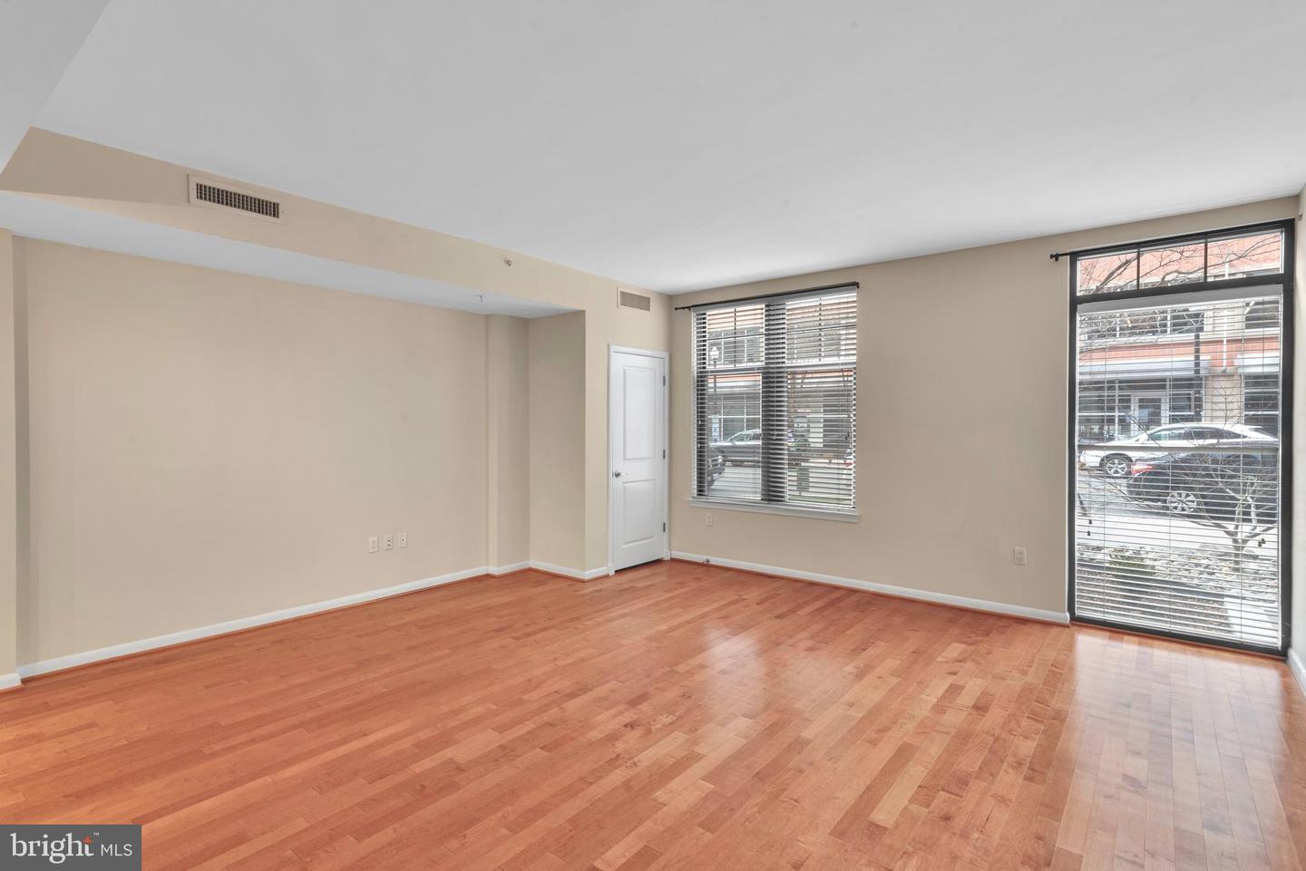 1021 N GARFIELD ST #118, ARLINGTON, Virginia 22201, 2 Rooms Rooms,1 BathroomBathrooms,Residential,For sale,1021 N GARFIELD ST #118,VAAR2060282 MLS # VAAR2060282