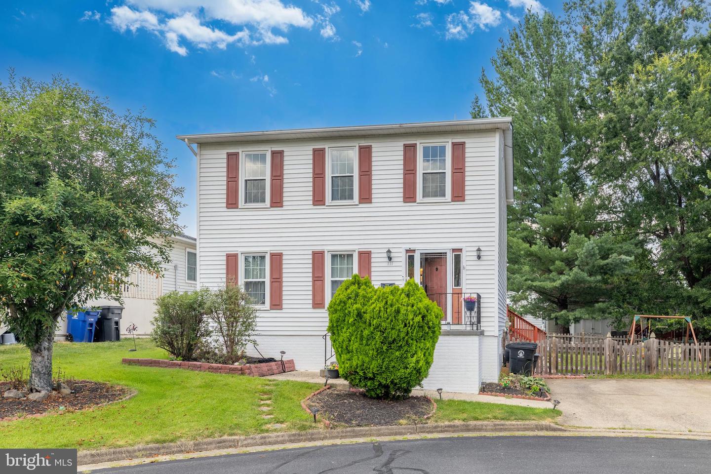 111 OAK VIEW DR SE, LEESBURG, Virginia 20175, 3 Bedrooms Bedrooms, ,2 BathroomsBathrooms,Residential,For sale,111 OAK VIEW DR SE,VALO2101378 MLS # VALO2101378