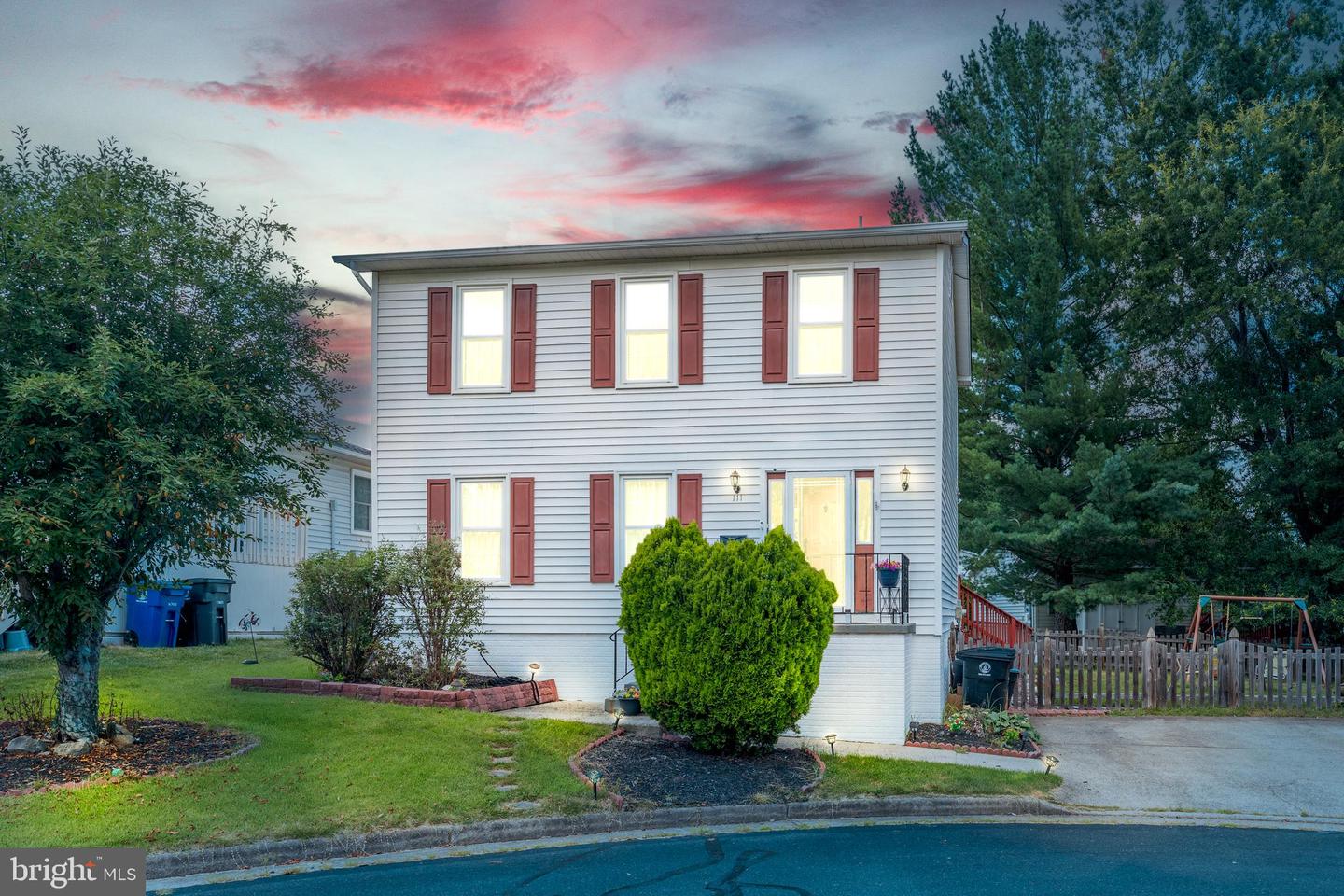 111 OAK VIEW DR SE, LEESBURG, Virginia 20175, 3 Bedrooms Bedrooms, ,2 BathroomsBathrooms,Residential,For sale,111 OAK VIEW DR SE,VALO2101378 MLS # VALO2101378