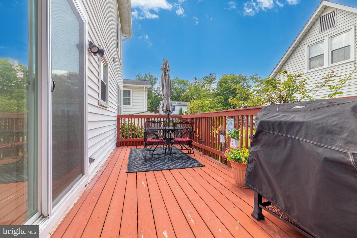 111 OAK VIEW DR SE, LEESBURG, Virginia 20175, 3 Bedrooms Bedrooms, ,2 BathroomsBathrooms,Residential,For sale,111 OAK VIEW DR SE,VALO2101378 MLS # VALO2101378