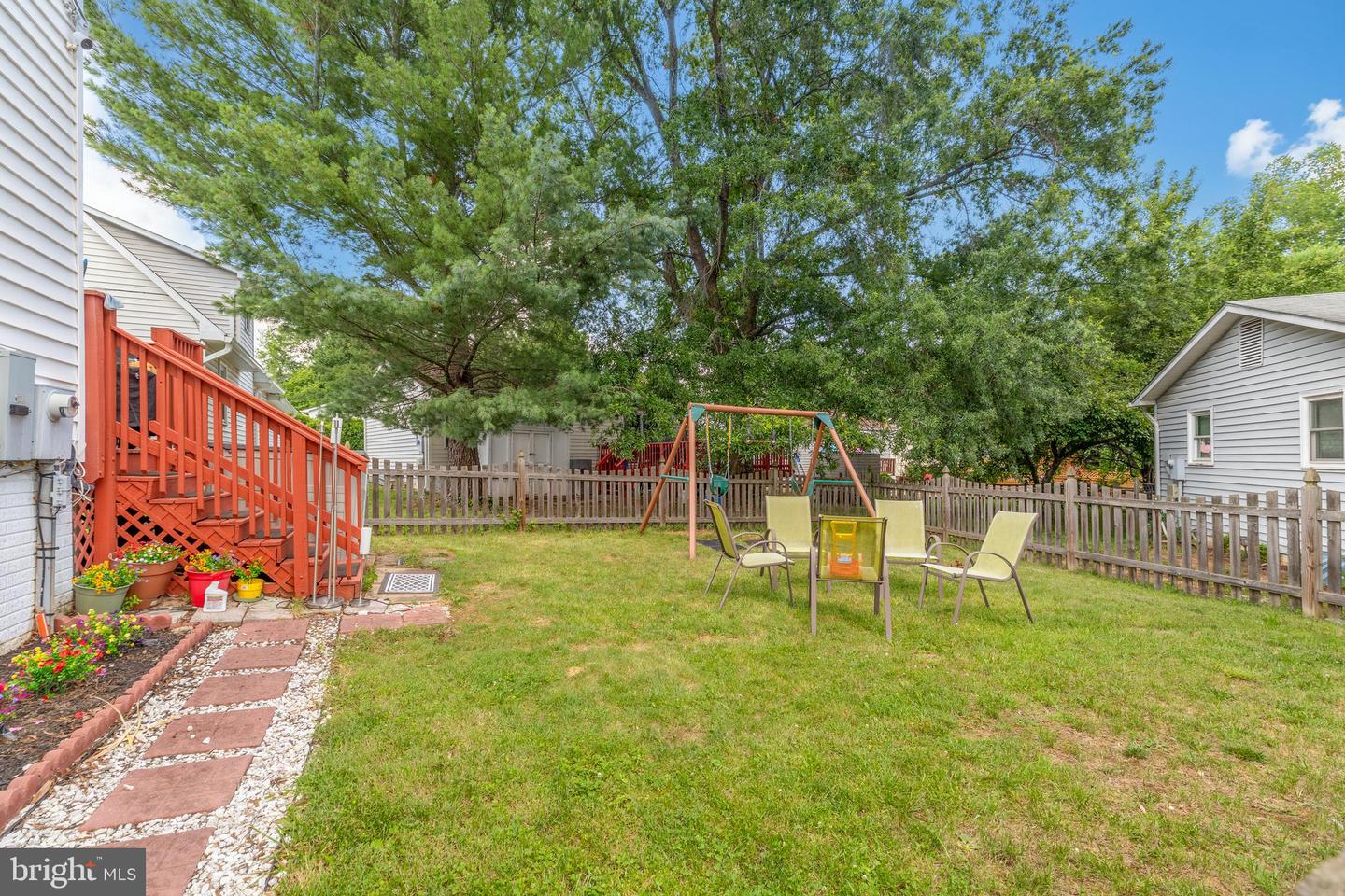 111 OAK VIEW DR SE, LEESBURG, Virginia 20175, 3 Bedrooms Bedrooms, ,2 BathroomsBathrooms,Residential,For sale,111 OAK VIEW DR SE,VALO2101378 MLS # VALO2101378