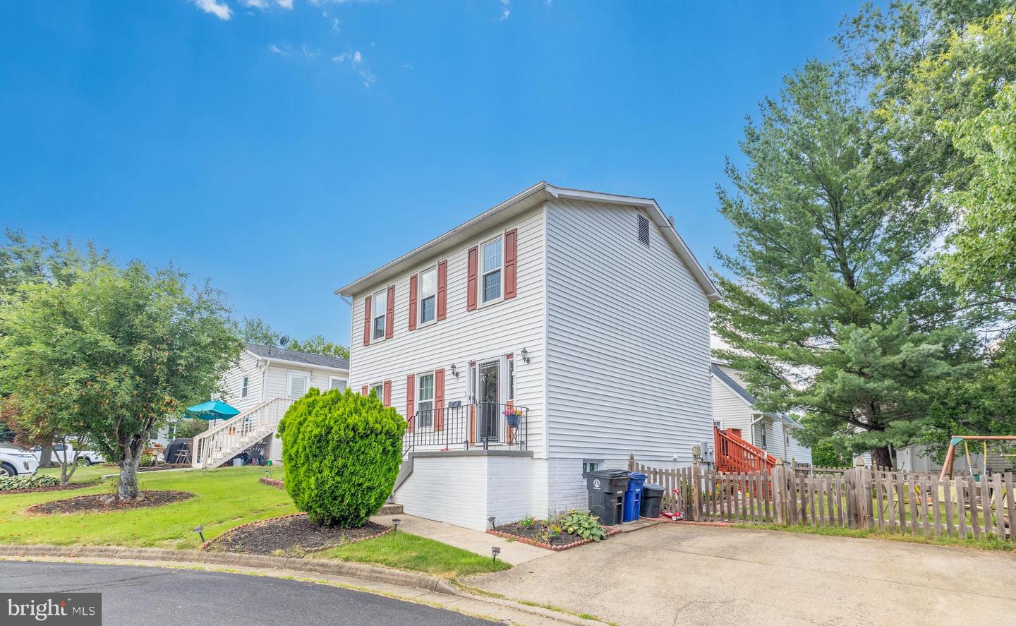 111 OAK VIEW DR SE, LEESBURG, Virginia 20175, 3 Bedrooms Bedrooms, ,2 BathroomsBathrooms,Residential,For sale,111 OAK VIEW DR SE,VALO2101378 MLS # VALO2101378