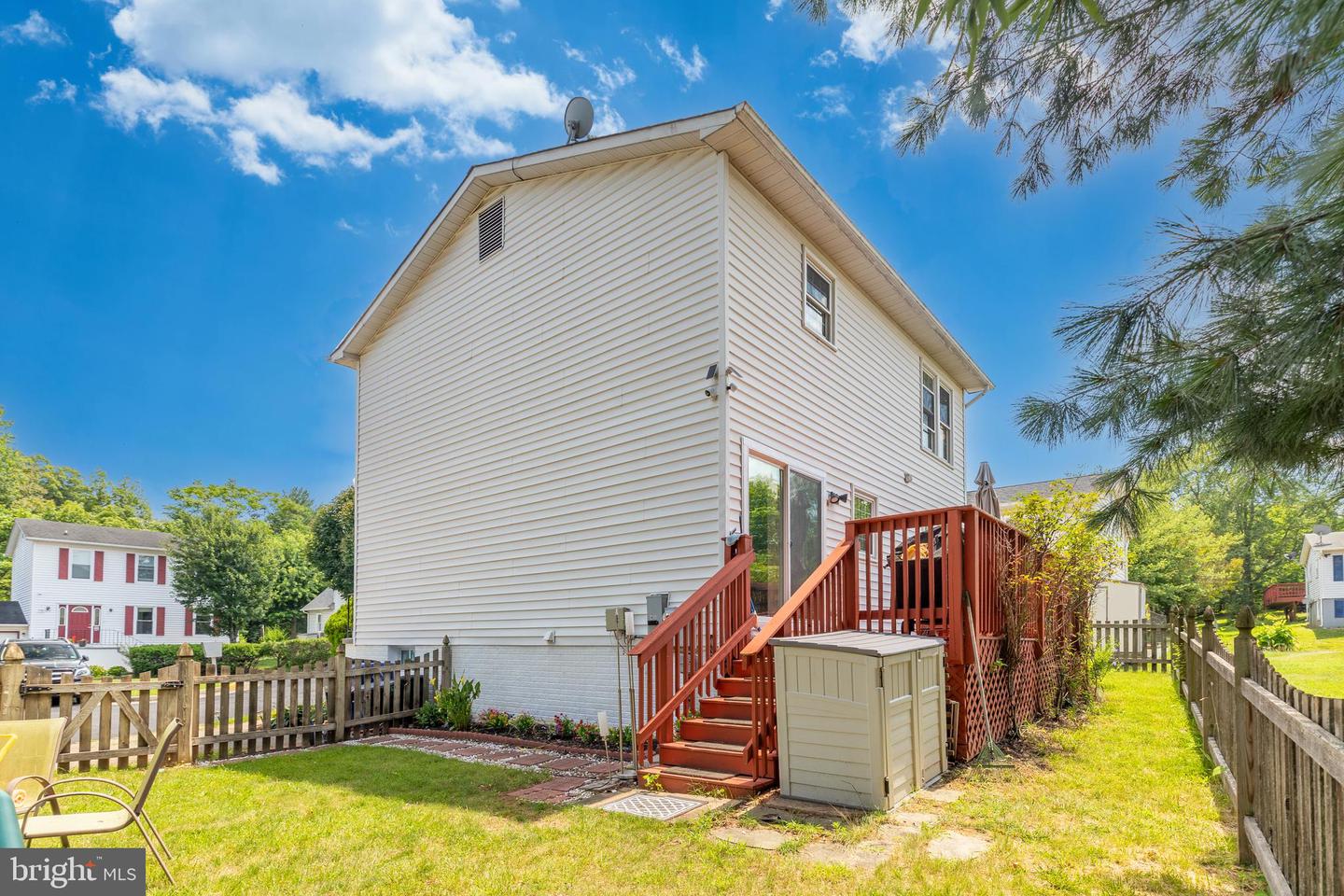 111 OAK VIEW DR SE, LEESBURG, Virginia 20175, 3 Bedrooms Bedrooms, ,2 BathroomsBathrooms,Residential,For sale,111 OAK VIEW DR SE,VALO2101378 MLS # VALO2101378