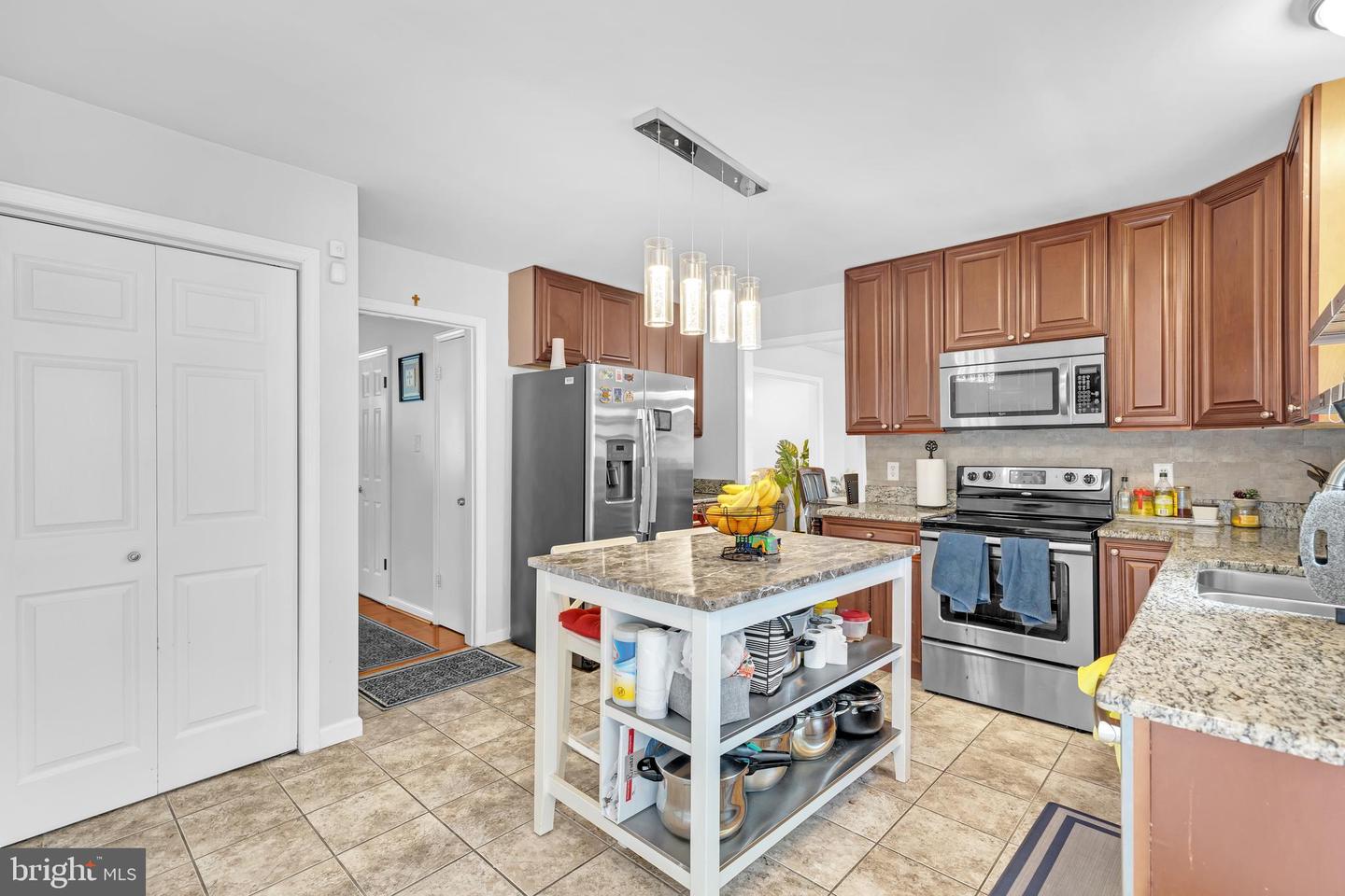 111 OAK VIEW DR SE, LEESBURG, Virginia 20175, 3 Bedrooms Bedrooms, ,2 BathroomsBathrooms,Residential,For sale,111 OAK VIEW DR SE,VALO2101378 MLS # VALO2101378