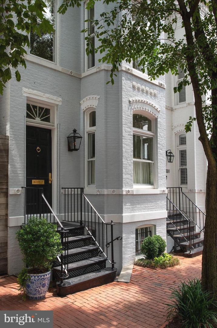 1333 30TH ST NW, WASHINGTON, District Of Columbia 20007, 3 Bedrooms Bedrooms, ,3 BathroomsBathrooms,Residential,For sale,1333 30TH ST NW,DCDC2209408 MLS # DCDC2209408