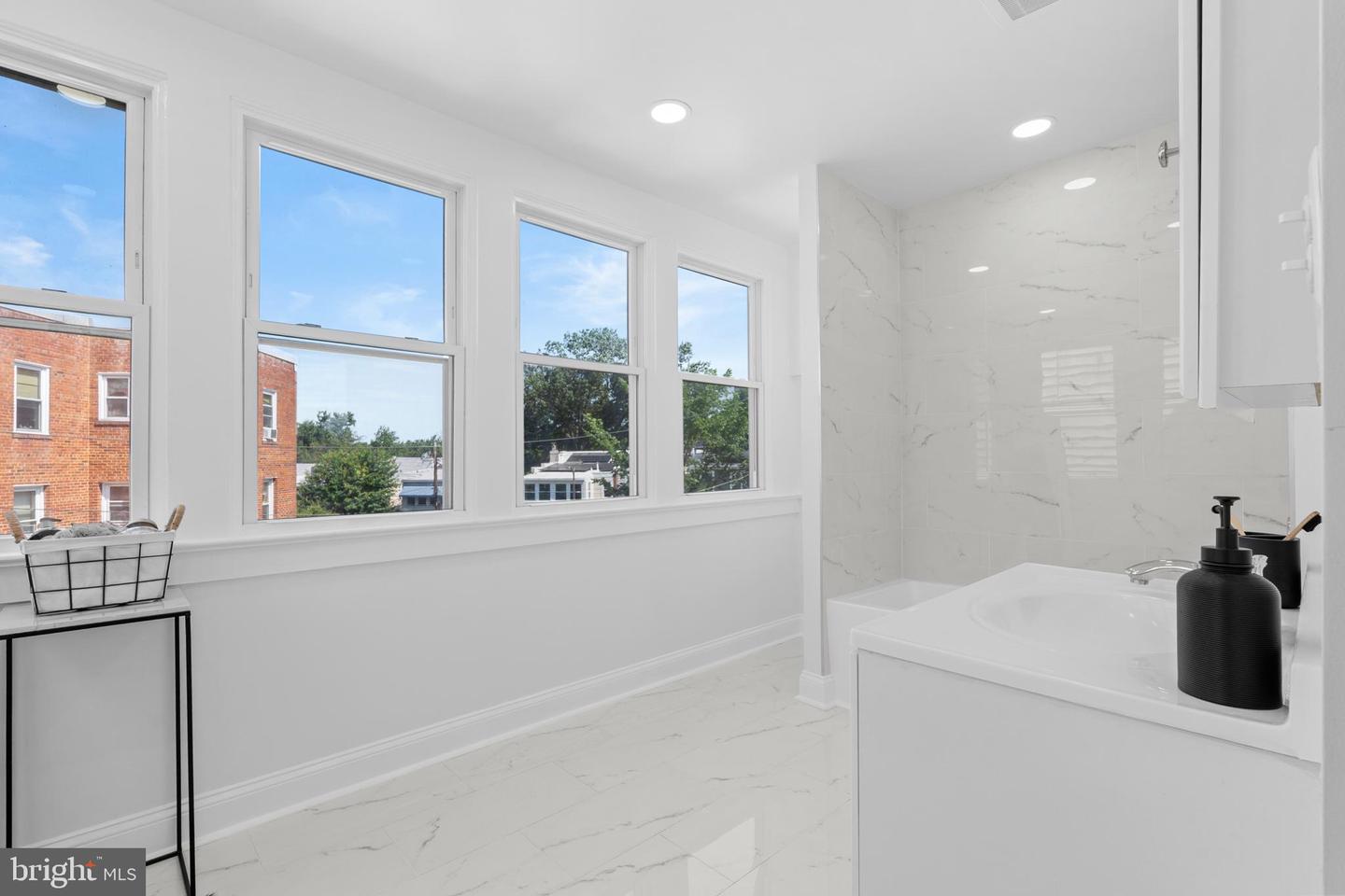 127 ROCK CREEK CHURCH RD NW, WASHINGTON, District Of Columbia 20011, 3 Bedrooms Bedrooms, ,2 BathroomsBathrooms,Residential,For sale,127 ROCK CREEK CHURCH RD NW,DCDC2209508 MLS # DCDC2209508