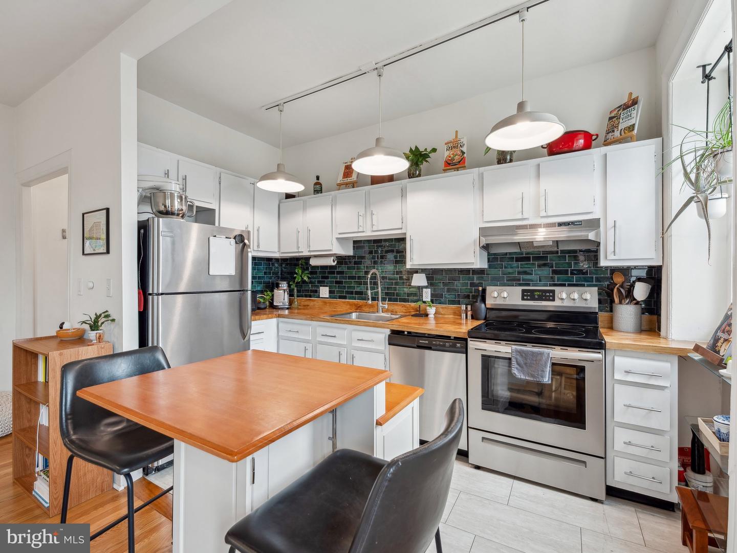 3420 16TH ST NW #304, WASHINGTON, District Of Columbia 20010, 1 Bedroom Bedrooms, ,1 BathroomBathrooms,Residential,For sale,3420 16TH ST NW #304,DCDC2191202 MLS # DCDC2191202