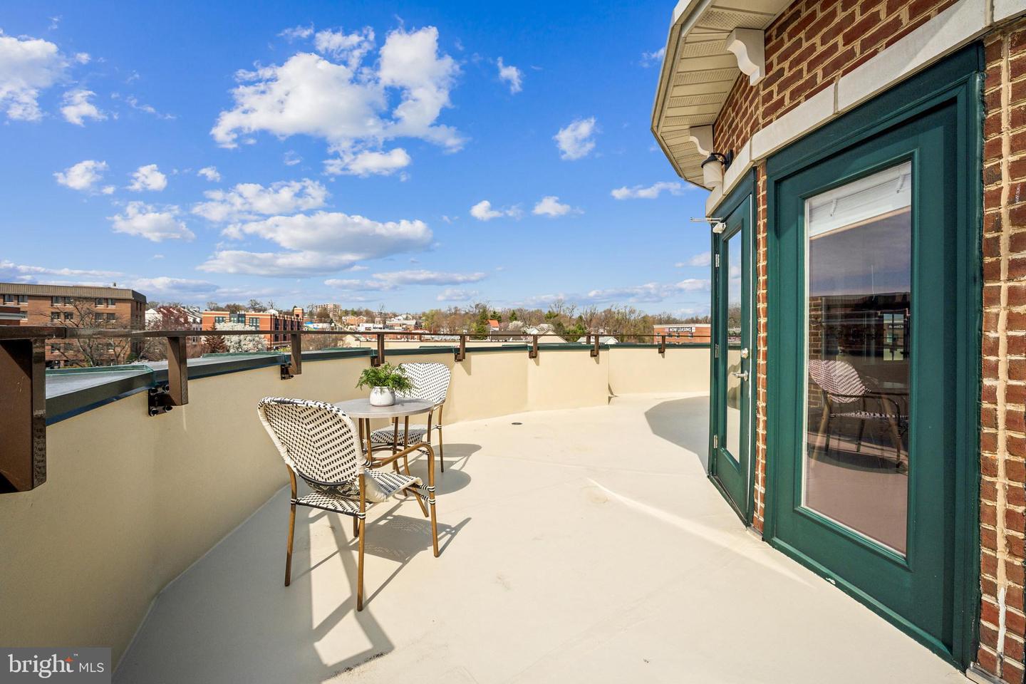 2101 N MONROE ST #401, ARLINGTON, Virginia 22207, 2 Bedrooms Bedrooms, ,2 BathroomsBathrooms,Residential,For sale,2101 N MONROE ST #401,VAAR2054944 MLS # VAAR2054944