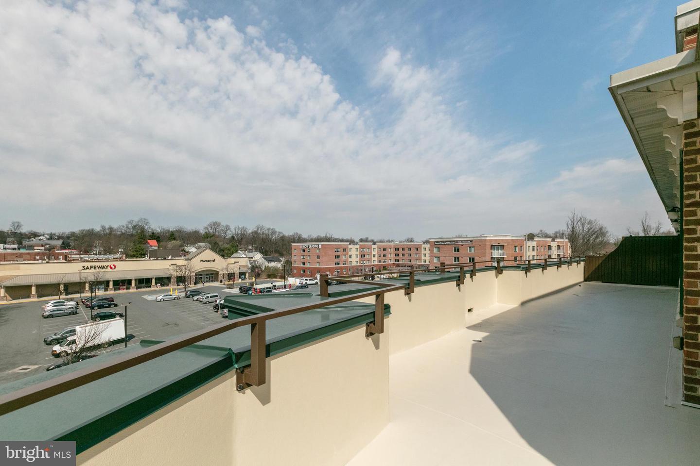 2101 N MONROE ST #401, ARLINGTON, Virginia 22207, 2 Bedrooms Bedrooms, ,2 BathroomsBathrooms,Residential,For sale,2101 N MONROE ST #401,VAAR2054944 MLS # VAAR2054944
