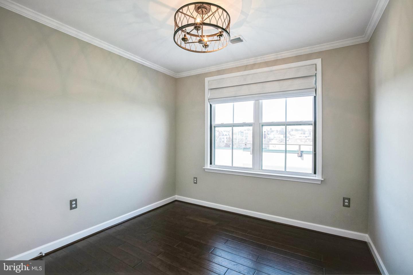 2101 N MONROE ST #401, ARLINGTON, Virginia 22207, 2 Bedrooms Bedrooms, ,2 BathroomsBathrooms,Residential,For sale,2101 N MONROE ST #401,VAAR2054944 MLS # VAAR2054944